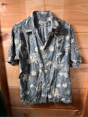 Weekenders Gray and Cream Floral Short-Sleeve Button-Down Shirt